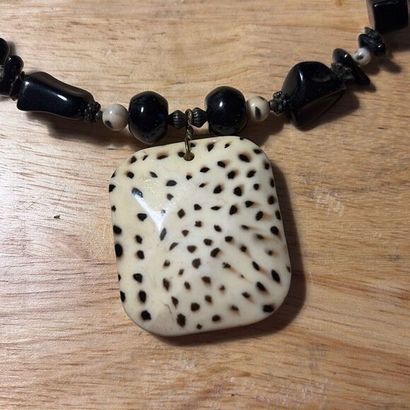 Necklace, Black and White Beaded Choker Necklace, NEW, Handmade, 15” - Picture 8 of 8